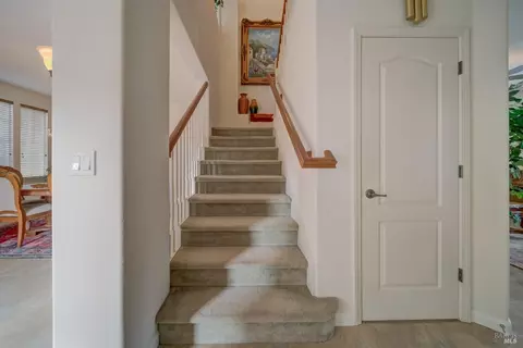 Entry Way - 1824 Landmark Dr, Vallejo, CA 94591 photo 4 of 7