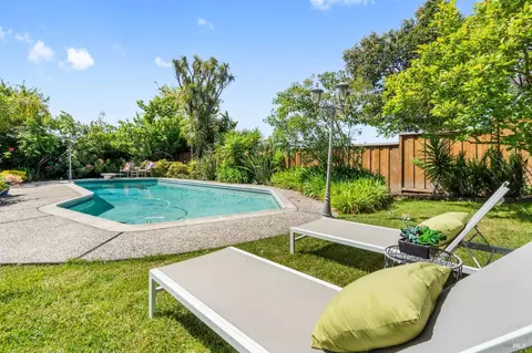390 San Luis Way, Novato, CA 94945