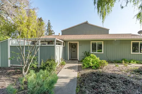 112 F Oliva Ct, Novato, CA 94947