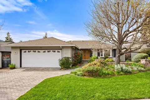213 Mockingbird Cir, Santa Rosa, CA 95409
