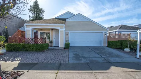 696 Powderhorn Ave, Santa Rosa, CA 95407