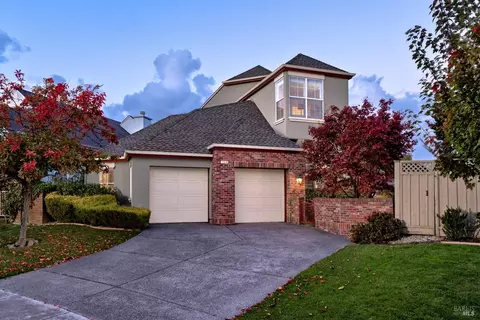 1908 Falcon Ridge Dr, Petaluma, CA 94954