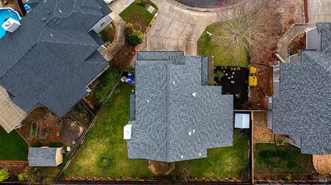 Exterior - 9216 Piccadilly Cir, Windsor, CA 95492 photo 8 of 9