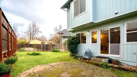 Exterior - 9216 Piccadilly Cir, Windsor, CA 95492 photo 6 of 9