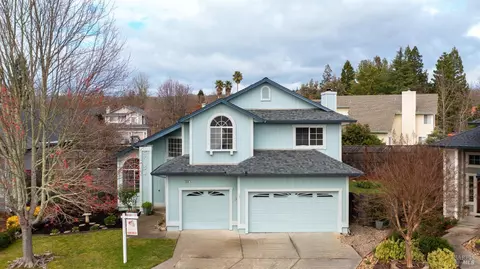 9216 Piccadilly Cir, Windsor, CA 95492