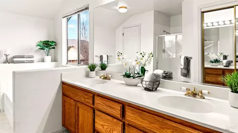 Bath - 9216 Piccadilly Cir, Windsor, CA 95492 photo 4 of 6