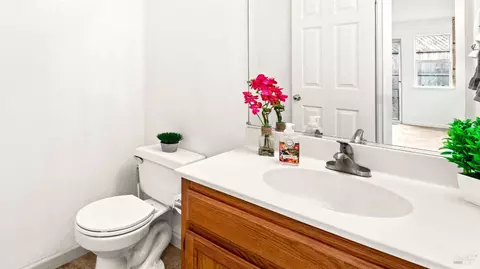 Bath - 9216 Piccadilly Cir, Windsor, CA 95492 photo 6 of 6