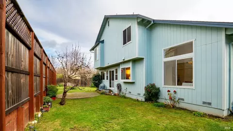 Exterior - 9216 Piccadilly Cir, Windsor, CA 95492 photo 7 of 9