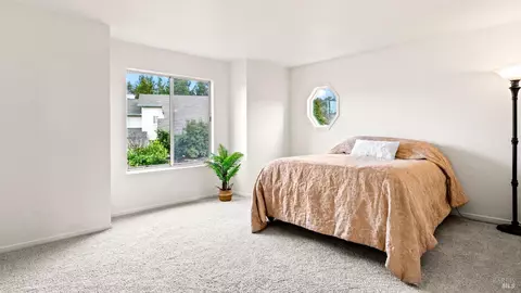 Bedroom - 9216 Piccadilly Cir, Windsor, CA 95492 photo 1 of 4