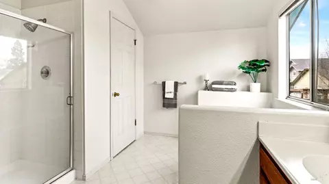Bath - 9216 Piccadilly Cir, Windsor, CA 95492 photo 3 of 6