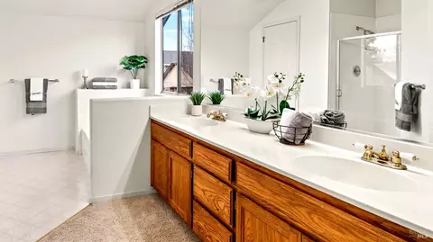 Bath - 9216 Piccadilly Cir, Windsor, CA 95492 photo 1 of 6