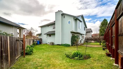 Exterior - 9216 Piccadilly Cir, Windsor, CA 95492 photo 5 of 9