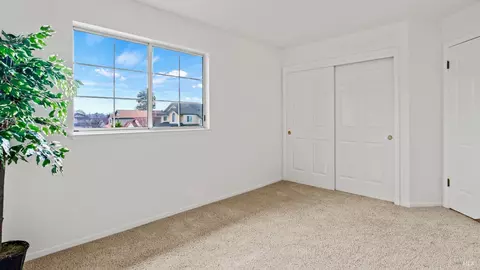 Bedroom - 9216 Piccadilly Cir, Windsor, CA 95492 photo 4 of 4