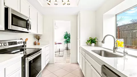 Kitchen - 9216 Piccadilly Cir, Windsor, CA 95492 photo 3 of 3
