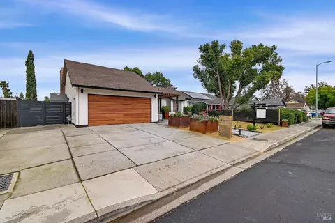 403 Temple Dr, Vacaville, CA 95687 photo 4