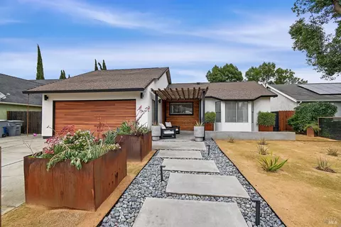 403 Temple Dr, Vacaville, CA 95687 photo 3