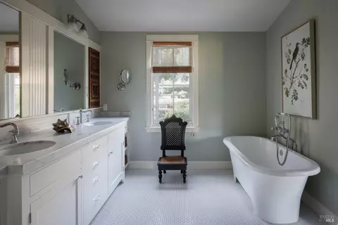 Bath - 75 Wild Iris Rd, San Geronimo, CA 94963 photo 2 of 2