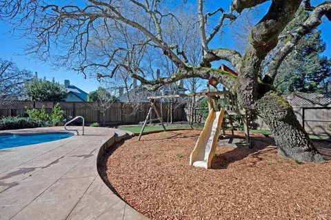 Exterior - 1107 Jennifer Ln, Windsor, CA 95492 photo 7 of 11