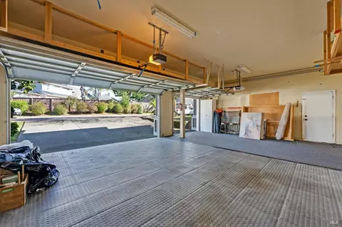 Exterior - 1107 Jennifer Ln, Windsor, CA 95492 photo 3 of 11