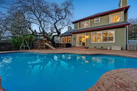 1107 Jennifer Ln, Windsor, CA 95492