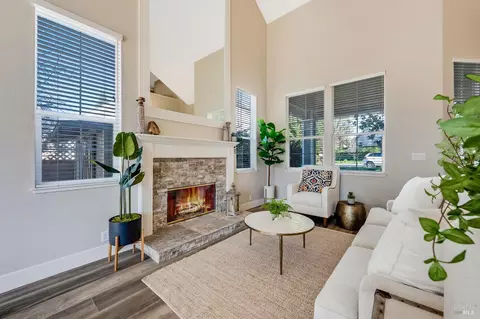 Living - 1107 Jennifer Ln, Windsor, CA 95492 photo 3 of 6
