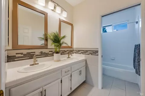 Bath - 1107 Jennifer Ln, Windsor, CA 95492 photo 6 of 6
