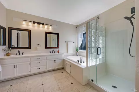 Bath - 1107 Jennifer Ln, Windsor, CA 95492 photo 2 of 6