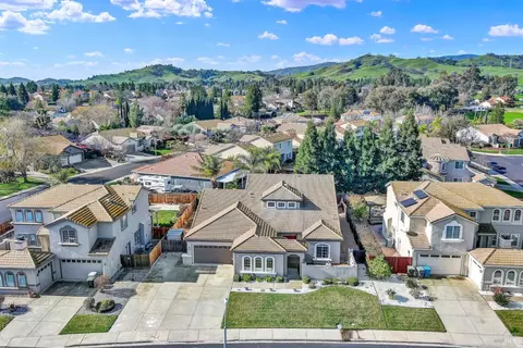 1024 Crystal Springs Dr, Vacaville, CA 95688