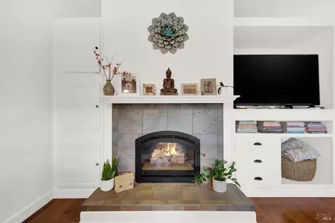 Living - 378 Vine St, Vacaville, CA 95688 photo 3 of 7