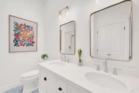 Bath - 378 Vine St, Vacaville, CA 95688 photo 3 of 4