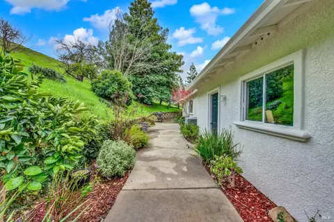 Exterior - 378 Vine St, Vacaville, CA 95688 photo 14 of 29