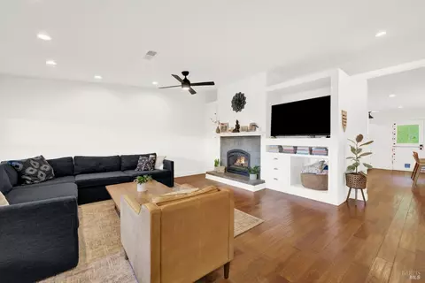 Living - 378 Vine St, Vacaville, CA 95688 photo 2 of 7