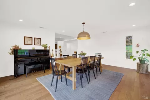 Dining - 378 Vine St, Vacaville, CA 95688 photo 3 of 4