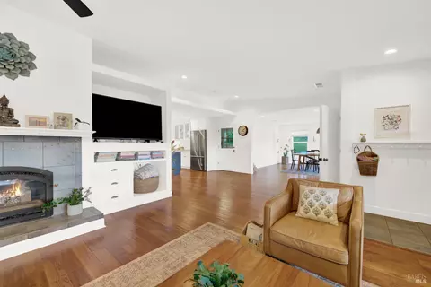 Living - 378 Vine St, Vacaville, CA 95688 photo 4 of 7