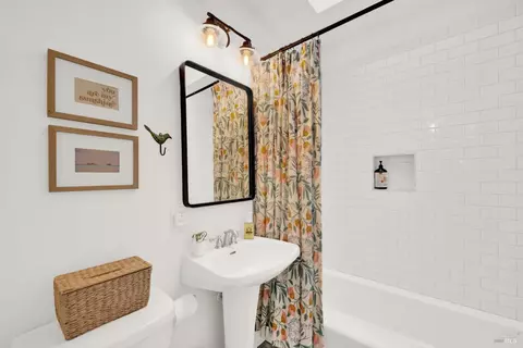 Bath - 378 Vine St, Vacaville, CA 95688 photo 4 of 4