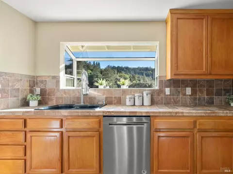 Kitchen - 49 E Crescent Dr, San Rafael, CA 94901 photo 3 of 4