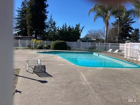 68 Walnut Cir #68, Rohnert Park, CA 94928