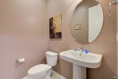 Bath - 430 Heritage Ln, Dixon, CA 95620 photo 2 of 5