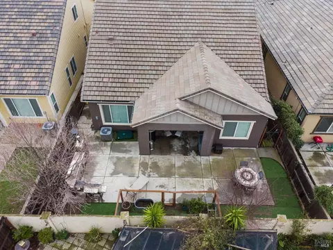 Exterior - 430 Heritage Ln, Dixon, CA 95620 photo 14 of 14