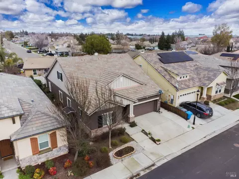 Exterior - 430 Heritage Ln, Dixon, CA 95620 photo 12 of 14