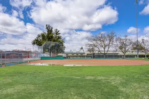 Exterior - 430 Heritage Ln, Dixon, CA 95620 photo 6 of 14