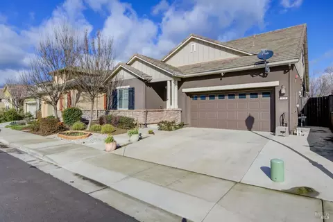 Exterior - 430 Heritage Ln, Dixon, CA 95620 photo 11 of 14