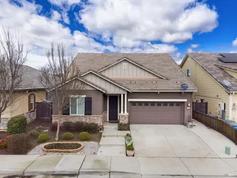 Exterior - 430 Heritage Ln, Dixon, CA 95620 photo 8 of 14