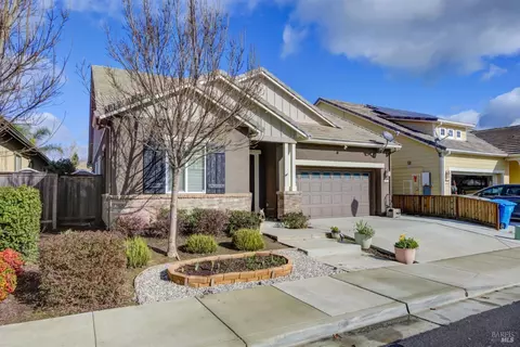 Exterior - 430 Heritage Ln, Dixon, CA 95620 photo 9 of 14