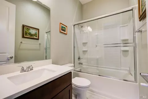 Bath - 430 Heritage Ln, Dixon, CA 95620 photo 1 of 5