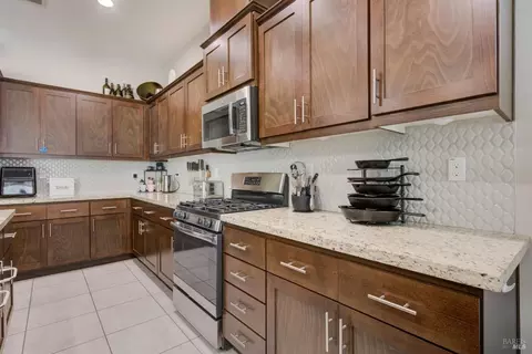 Kitchen - 430 Heritage Ln, Dixon, CA 95620 photo 2 of 4