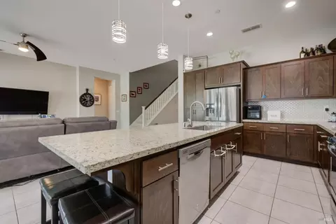 Kitchen - 430 Heritage Ln, Dixon, CA 95620 photo 3 of 4