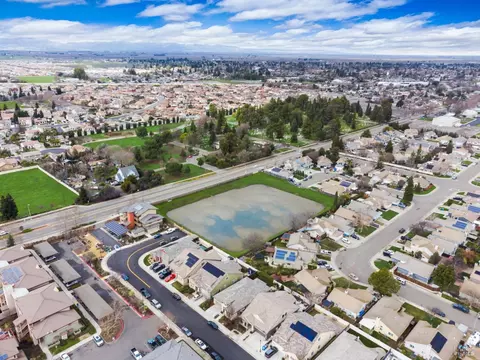 View/Area - 430 Heritage Ln, Dixon, CA 95620 photo 5 of 8