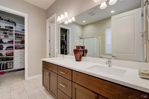 Bath - 430 Heritage Ln, Dixon, CA 95620 photo 3 of 5