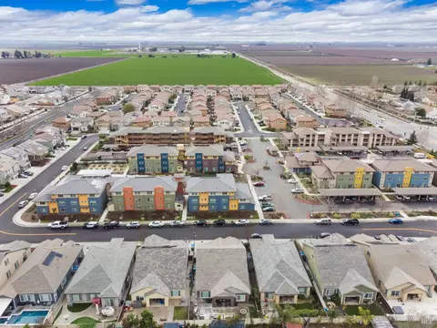 View/Area - 430 Heritage Ln, Dixon, CA 95620 photo 2 of 8